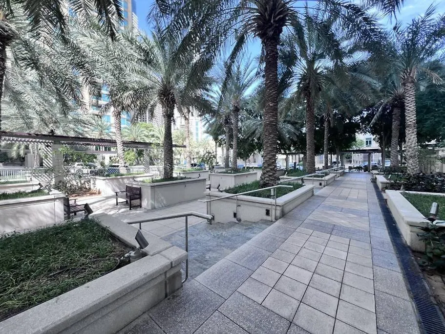 Breathtaking 2Br W/180 Degree Views - Dubai Marina Lägenhet